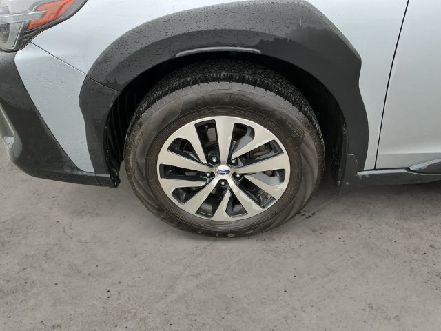 Used 2025 Subaru Outback Premium AWD/4WD image 9
