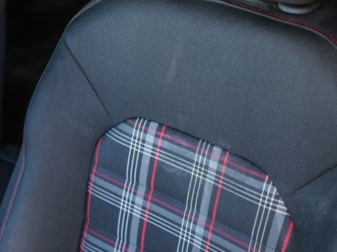 Used 2018 Volkswagen GTI SE FWD image 20