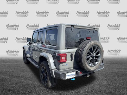 Used 2022 Jeep Wrangler Unlimited Sahara w/ Cold Weather Group image 9