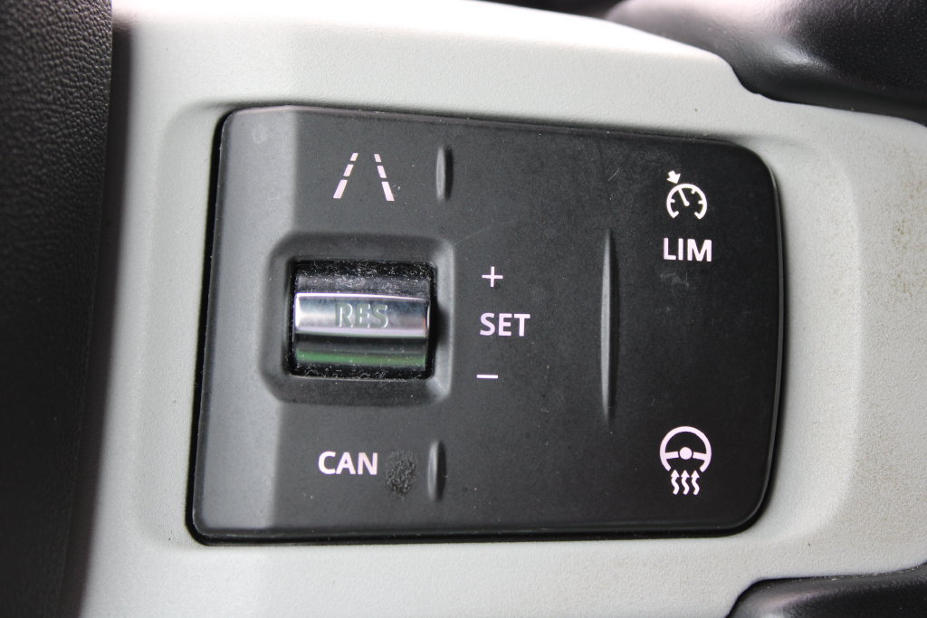 Used 2022 Land Rover Defender 90 X-Dynamic SE AWD/4WD image 16