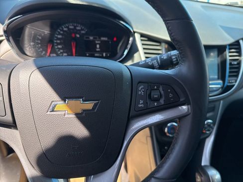 Used 2022 Chevrolet Trax LT w/ LT Convenience Package AWD/4WD image 22