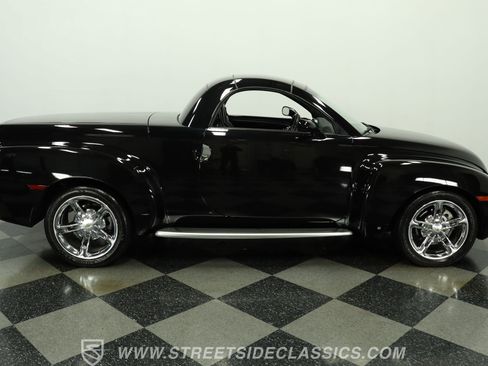 Used 2005 Chevrolet SSR w/ Preferred Equipment Group image 13