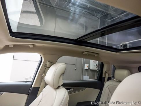 Used 2019 Lincoln Nautilus Select AWD/4WD image 12