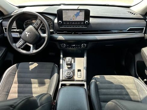 Used 2023 Mitsubishi Outlander SE image 17