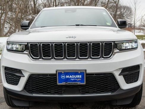 Used 2023 Jeep Grand Cherokee Laredo image 3