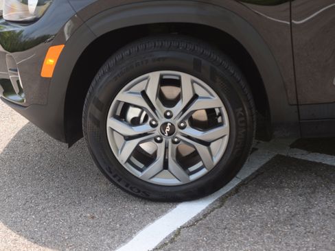 Used 2025 Kia Seltos LX AWD/4WD image 25