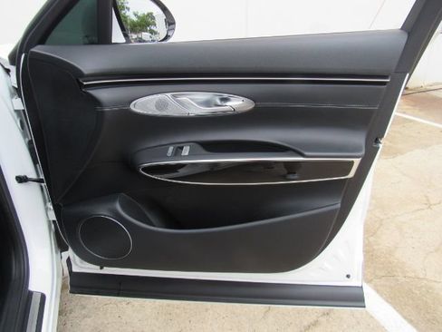 Used 2022 Genesis GV70 2.5T AWD/4WD image 18