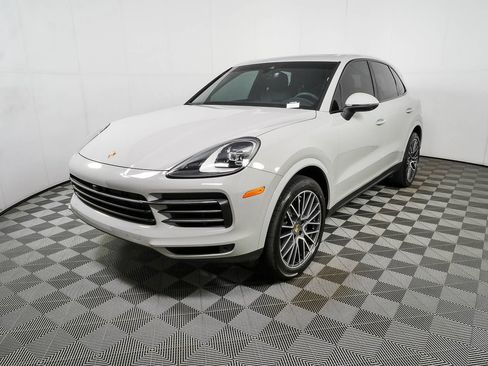 Certified 2022 Porsche Cayenne AWD/4WD image 1