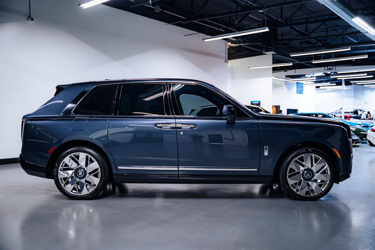 Used 2025 Rolls-Royce Cullinan w/ Dynamic Package AWD/4WD image 6