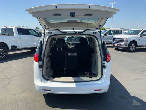 Used 2017 Chrysler Pacifica LX FWD image 13