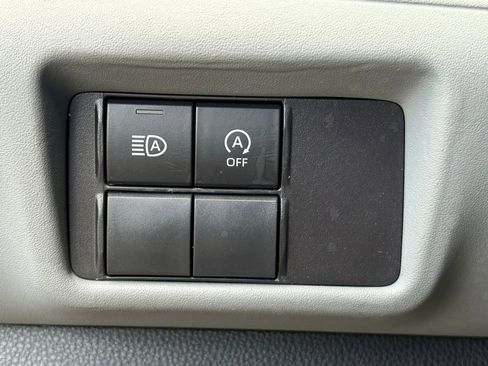 Used 2023 Toyota Highlander L FWD image 32