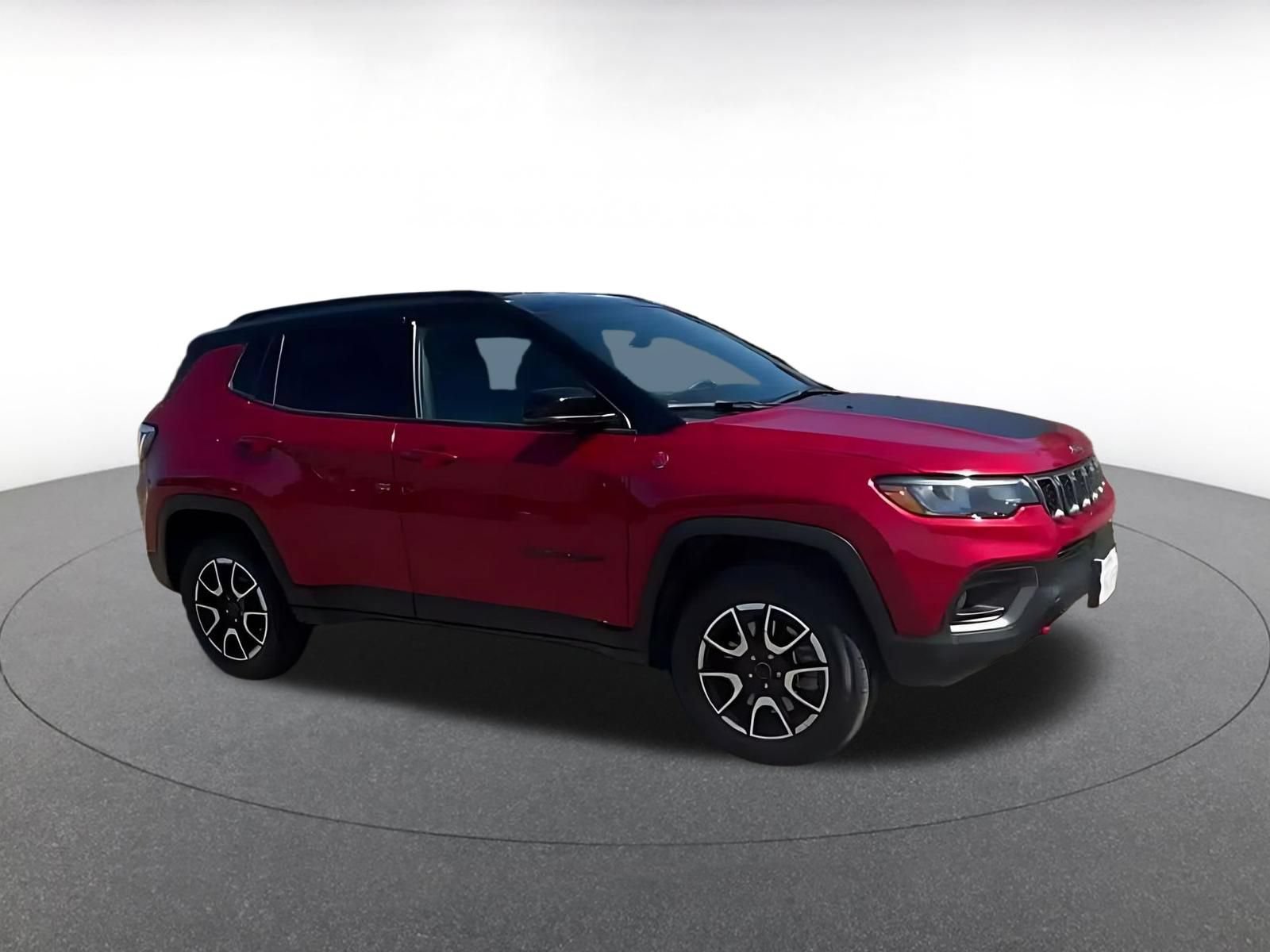 Used 2025 Jeep Compass Trailhawk AWD/4WD image 2