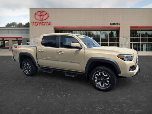 Used 2020 Toyota Tacoma TRD Off-Road w/ TRD Premium Off Road Package AWD/4WD image 3
