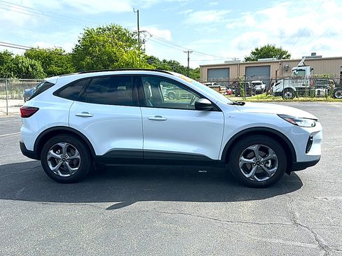 Used 2026 Ford Escape ST-Line FWD image 9