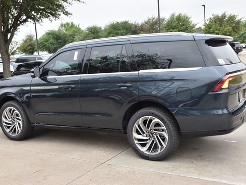 New 2026 Lincoln Navigator Reserve image 10