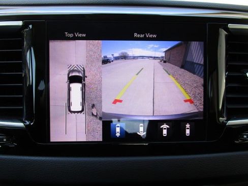 Used 2019 Chrysler Pacifica Touring-L Plus w/ Advanced Safetytec Group FWD image 21