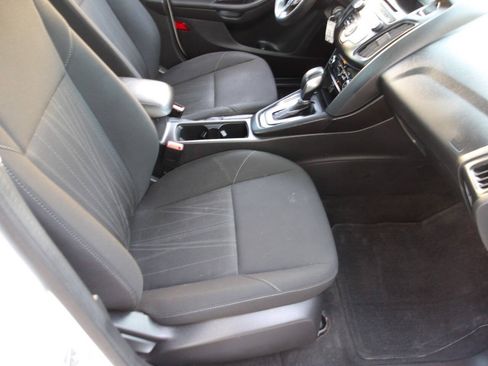 Used 2017 Ford Focus SE FWD image 7