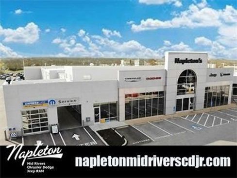 Used 2025 Jeep Grand Cherokee L Laredo w/ Luxury Tech Group I image 35