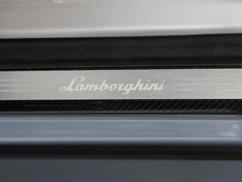 Used 2021 Lamborghini Urus image 33