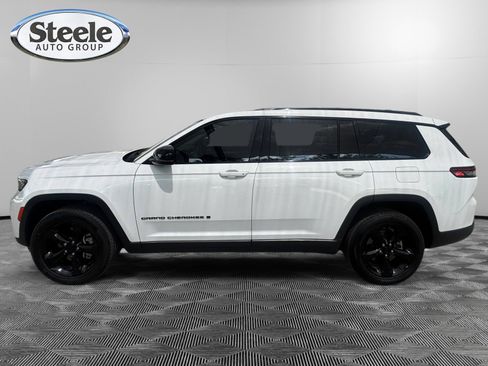 Used 2023 Jeep Grand Cherokee L Limited w/ Black Appearance Package AWD/4WD image 2
