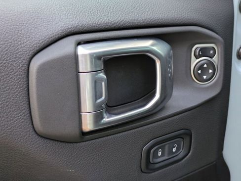 Used 2024 Jeep Wrangler Unlimited Rubicon AWD/4WD image 2