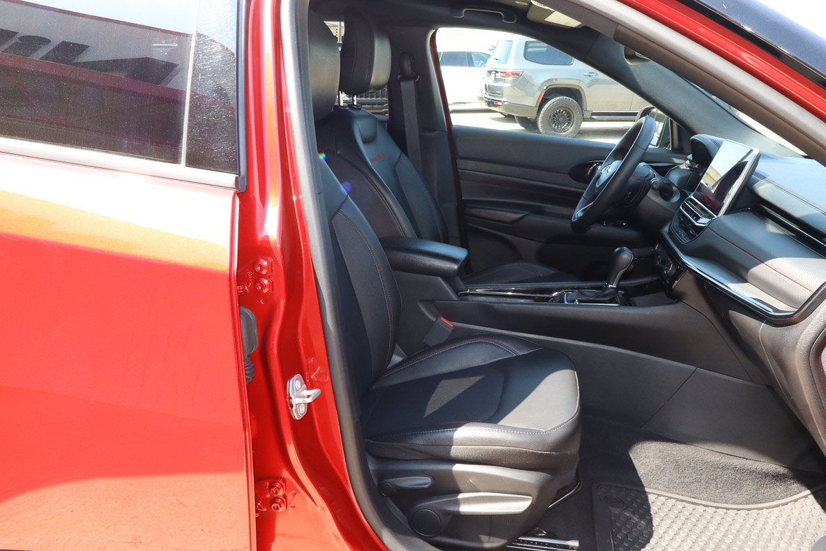 Used 2025 Jeep Compass Trailhawk AWD/4WD image 23