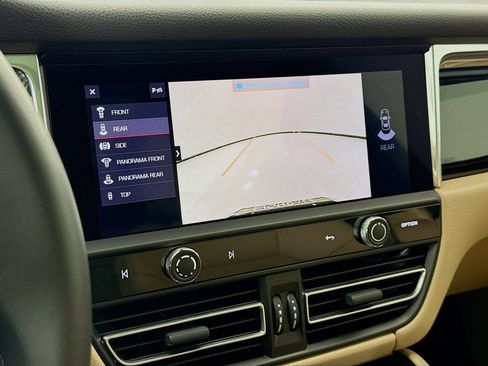 Certified 2025 Porsche Macan AWD/4WD image 20