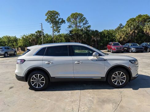 Used 2022 Lincoln Nautilus Reserve image 10