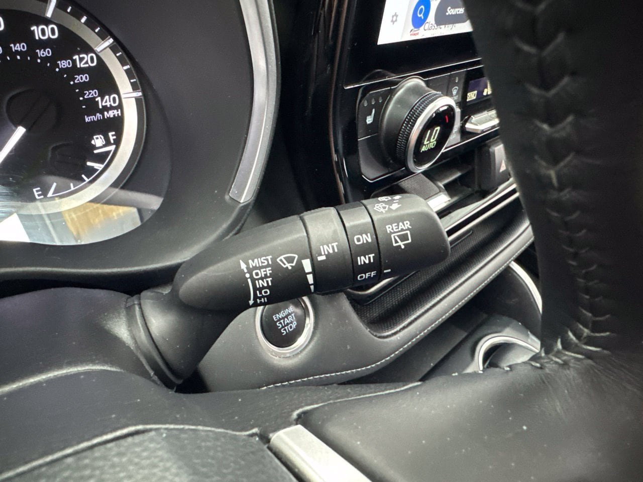 Used 2025 Toyota Highlander XLE AWD/4WD image 25