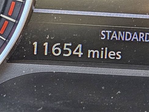 Used 2025 Nissan Pathfinder SL image 22