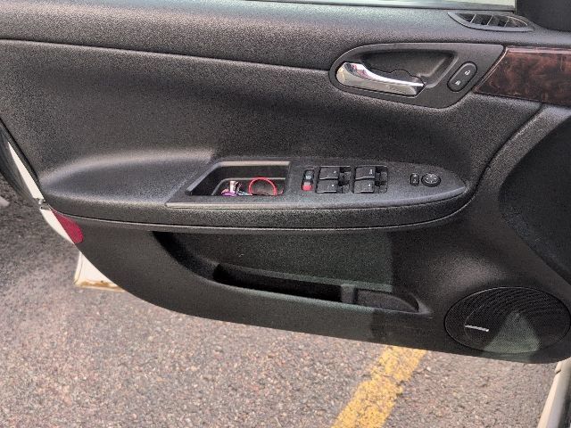Used 2013 Chevrolet Impala LTZ FWD image 9