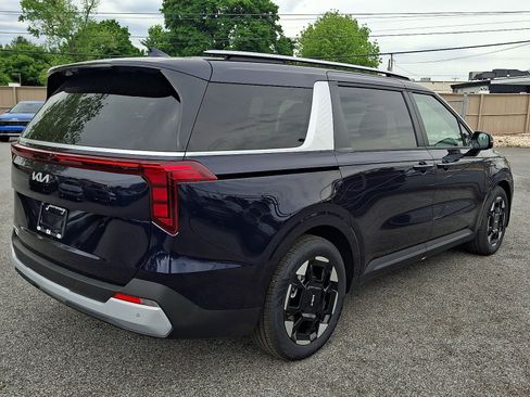 New 2026 Kia Carnival EX FWD image 3
