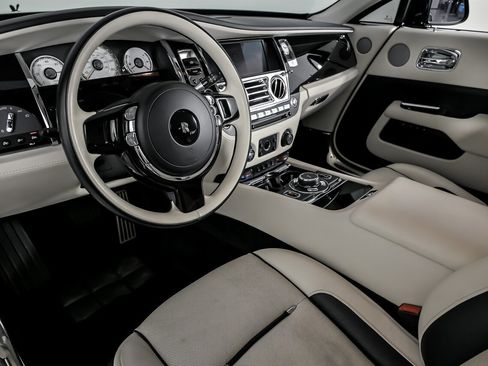 Used 2019 Rolls-Royce Wraith image 21