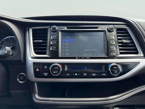 Used 2019 Toyota Highlander SE AWD/4WD image 37