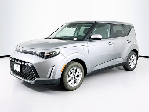 Used 2025 Kia Soul LX w/ LX Technology Package image 3