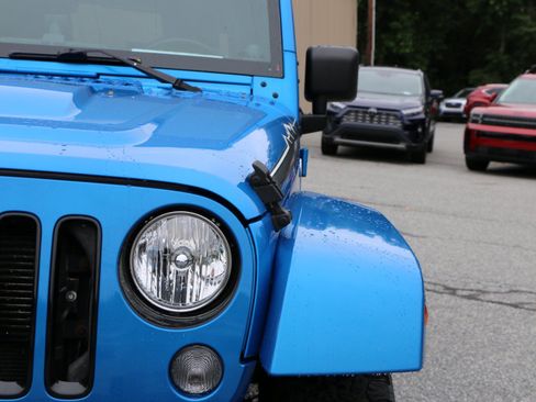 Used 2014 Jeep Wrangler Unlimited Sahara AWD/4WD image 11