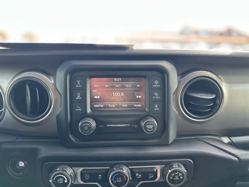 Used 2020 Jeep Wrangler Sport image 19