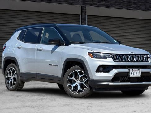 Used 2024 Jeep Compass Limited AWD/4WD image 2