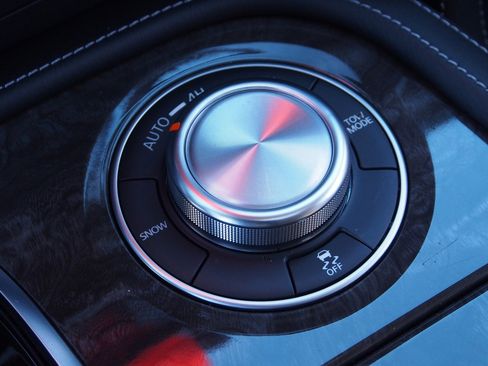 Used 2023 Nissan Armada Platinum w/ Captain's Chairs Package image 32