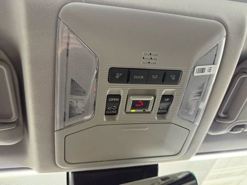 Used 2022 Toyota RAV4 XLE Premium image 28