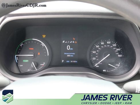 Used 2024 Toyota Sienna LE FWD image 27