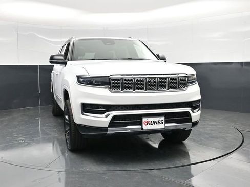 Used 2023 Jeep Grand Wagoneer 4WD image 6