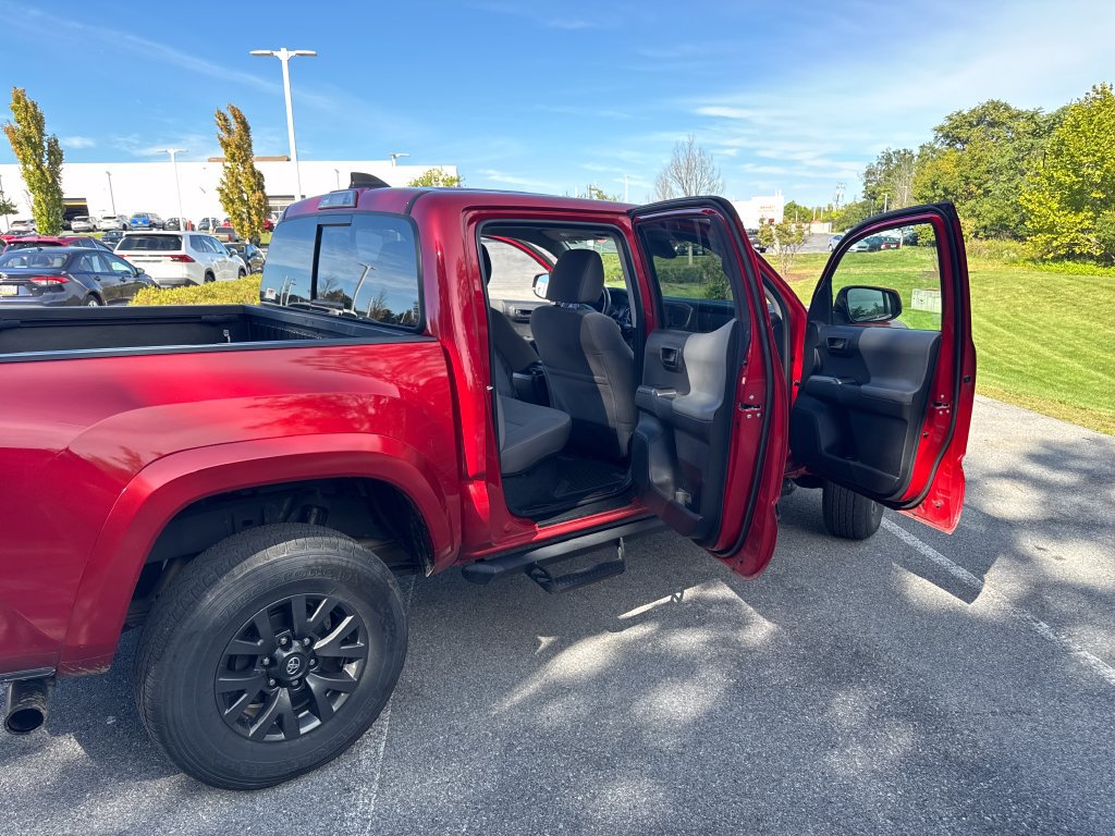 Used 2023 Toyota Tacoma SR5 AWD/4WD image 34