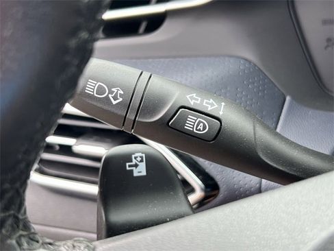 Used 2022 Chevrolet Bolt EUV Premier w/ Sun & Sound Package image 31