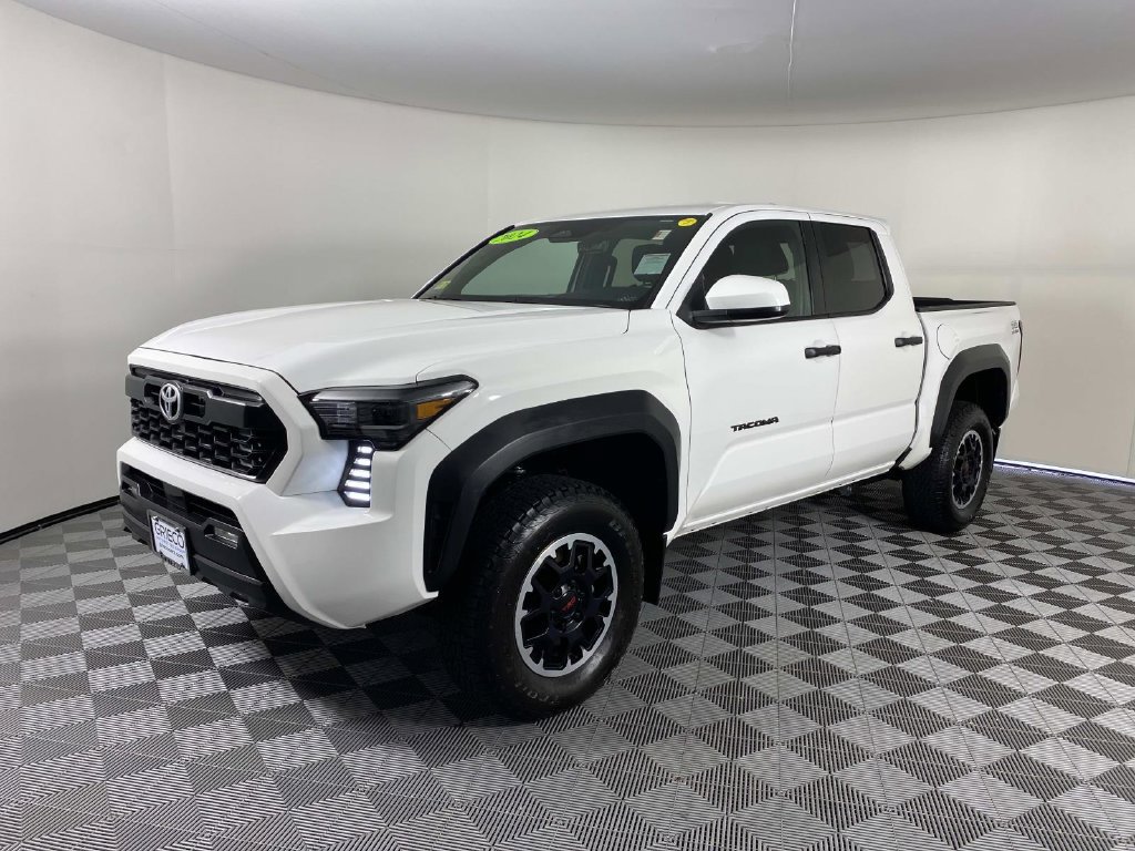 Used 2024 Toyota Tacoma TRD Off-Road AWD/4WD image 4