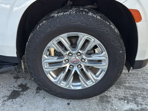 Used 2022 GMC Yukon SLT w/ SLT Premium Package image 11