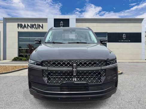 New 2026 Lincoln Navigator Reserve w/ Jet Appearance Package AWD/4WD image 2