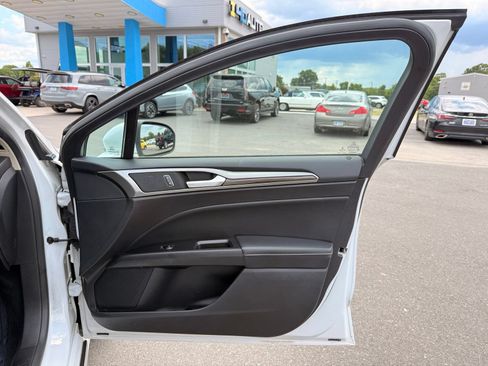Used 2018 Ford Fusion SE w/ Equipment Group 602A FWD image 21