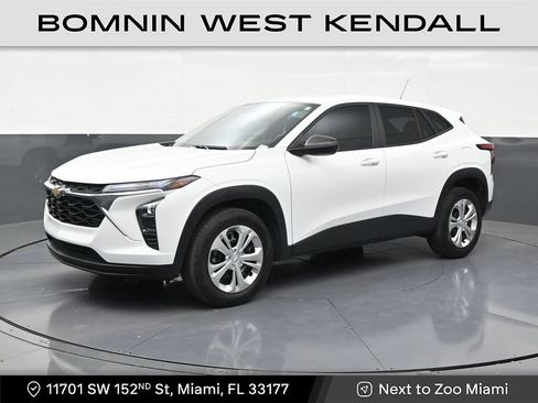 Used 2024 Chevrolet Trax LS FWD image 1