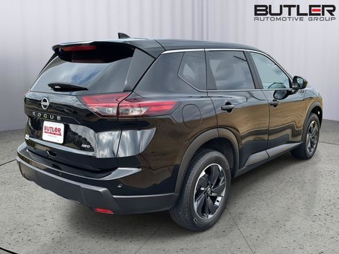 Used 2025 Nissan Rogue SV image 5